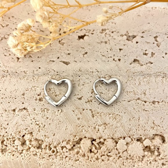 925 Sterling Silver Heart Huggie Earrings Small Heart Hoop Earrings - Picture 3 of 4